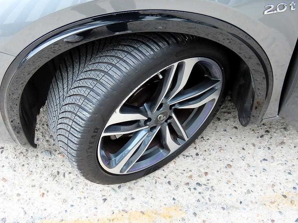 인피니티 Q Q30 2.0 프리미엄 시티 블랙 이미지 20