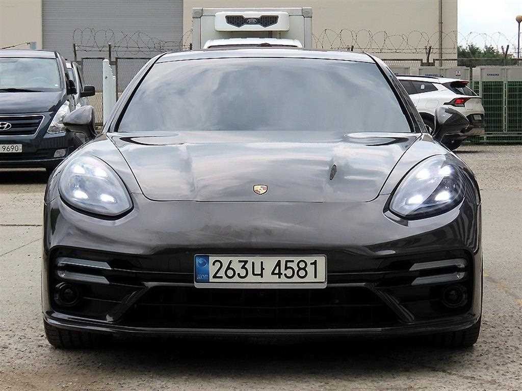 포르쉐 파나메라 4.8 S 이미지 1