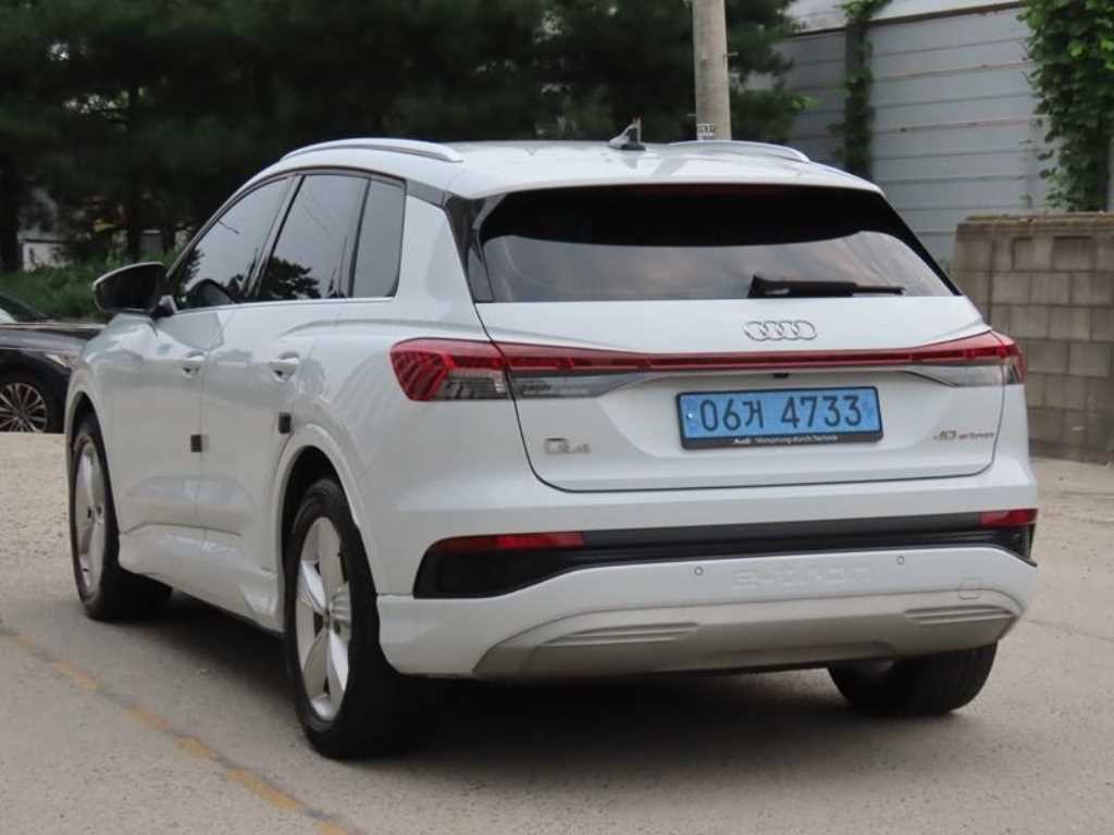 아우디 Q4 Q4 e-트론 40 이미지 3