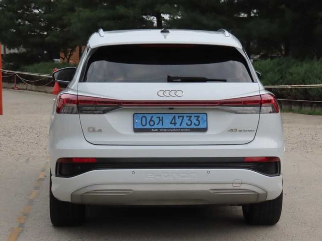 아우디 Q4 Q4 e-트론 40 이미지 4