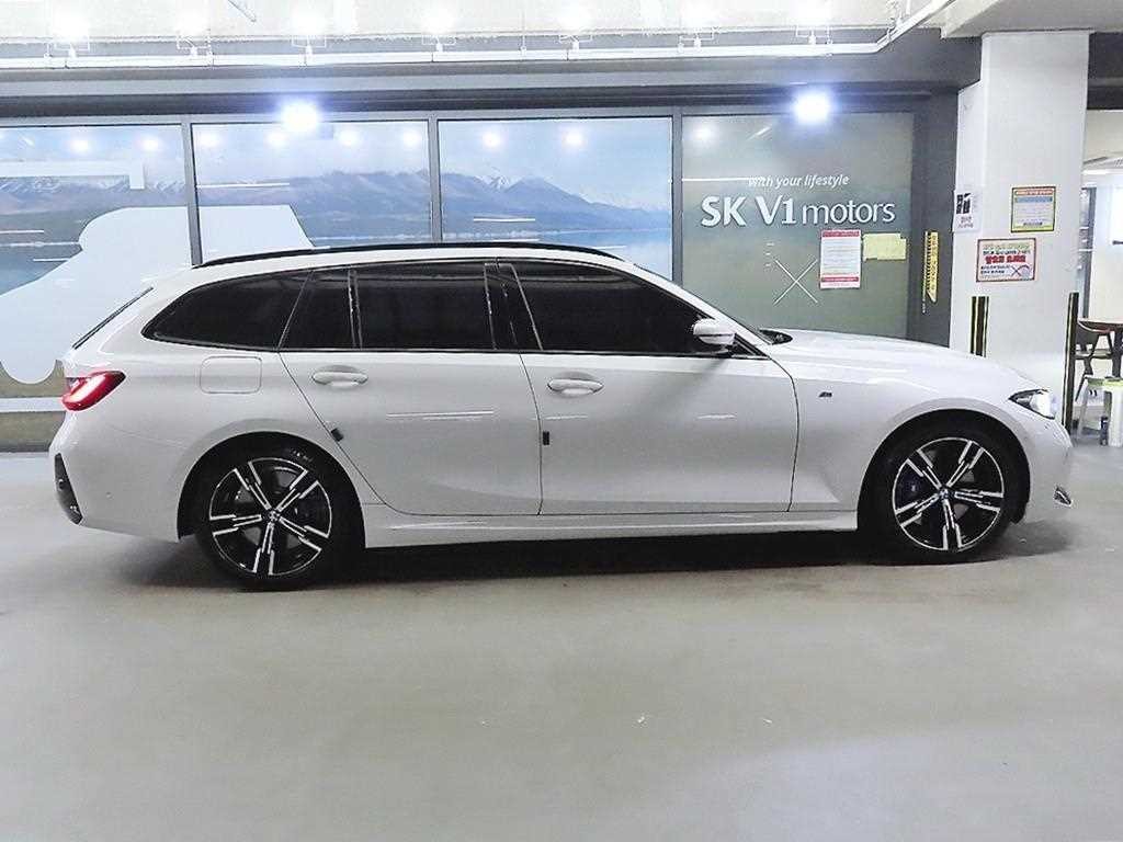 BMW 3시리즈 3시리즈 (G20) 320i 투어링 M 스포츠 이미지 3