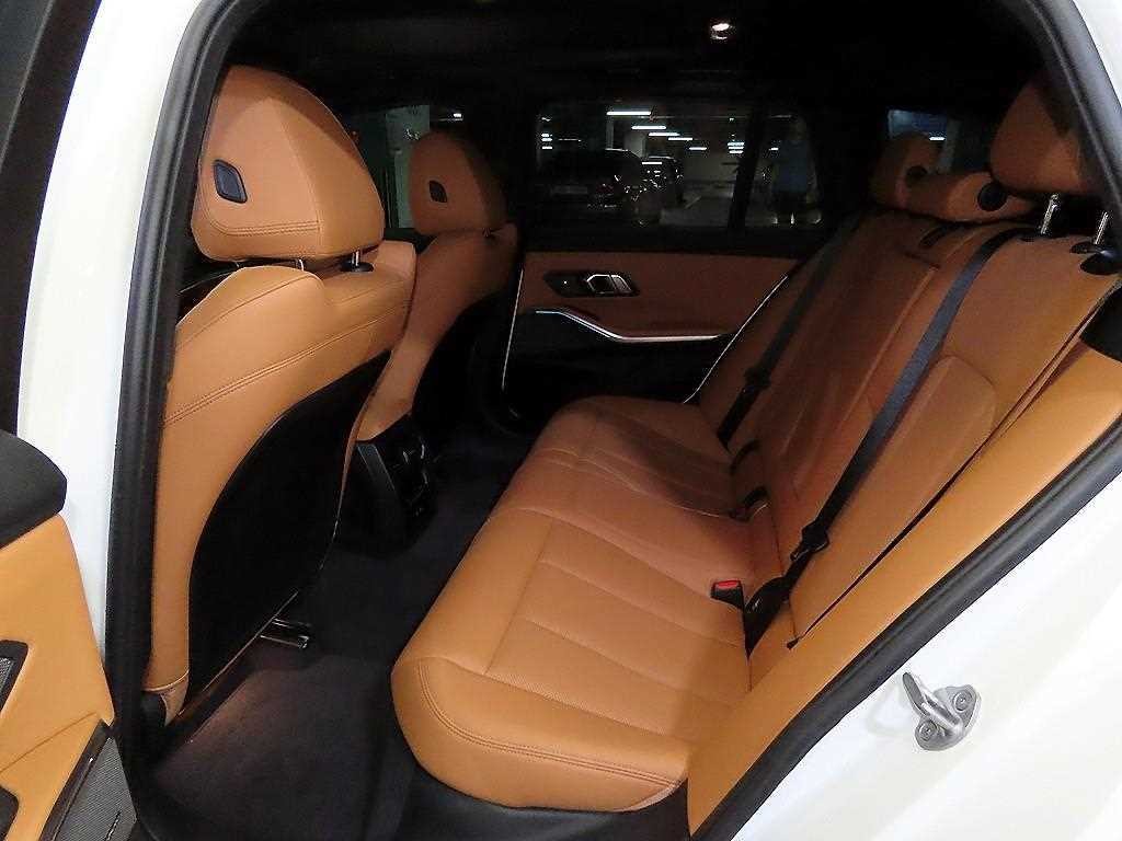 BMW 3시리즈 3시리즈 (G20) 320i 투어링 M 스포츠 이미지 7