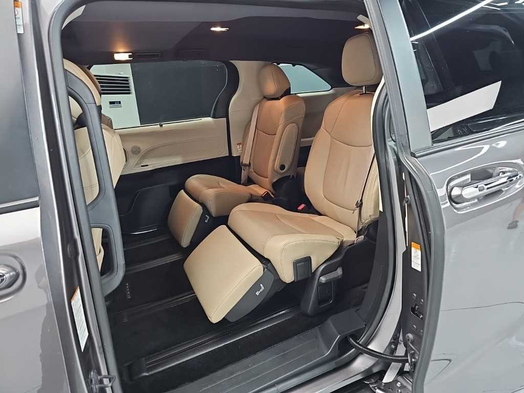 토요타 시에나 2.5 AWD 하이브리드 이미지 12