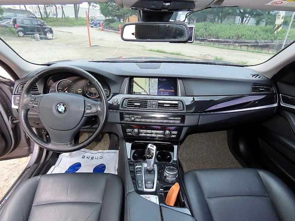 BMW 5시리즈 5시리즈 (F10) 520d M 에어로다이나믹 이미지 7