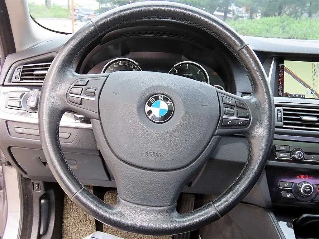 BMW 5시리즈 5시리즈 (F10) 520d M 에어로다이나믹 이미지 8