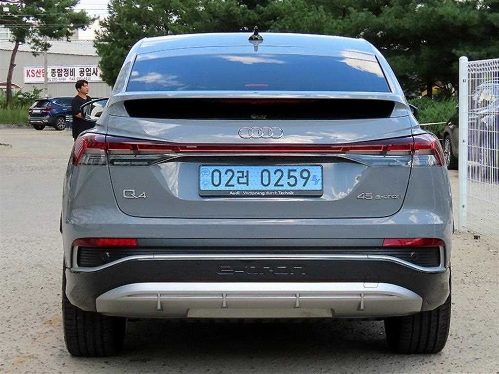 아우디 Q4 Q4 e-트론 45 스포트백 프리미엄 이미지 4