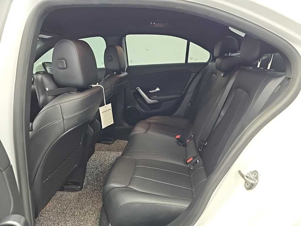 벤츠 A 클래스 A클래스 W177 A200d 세단 이미지 12