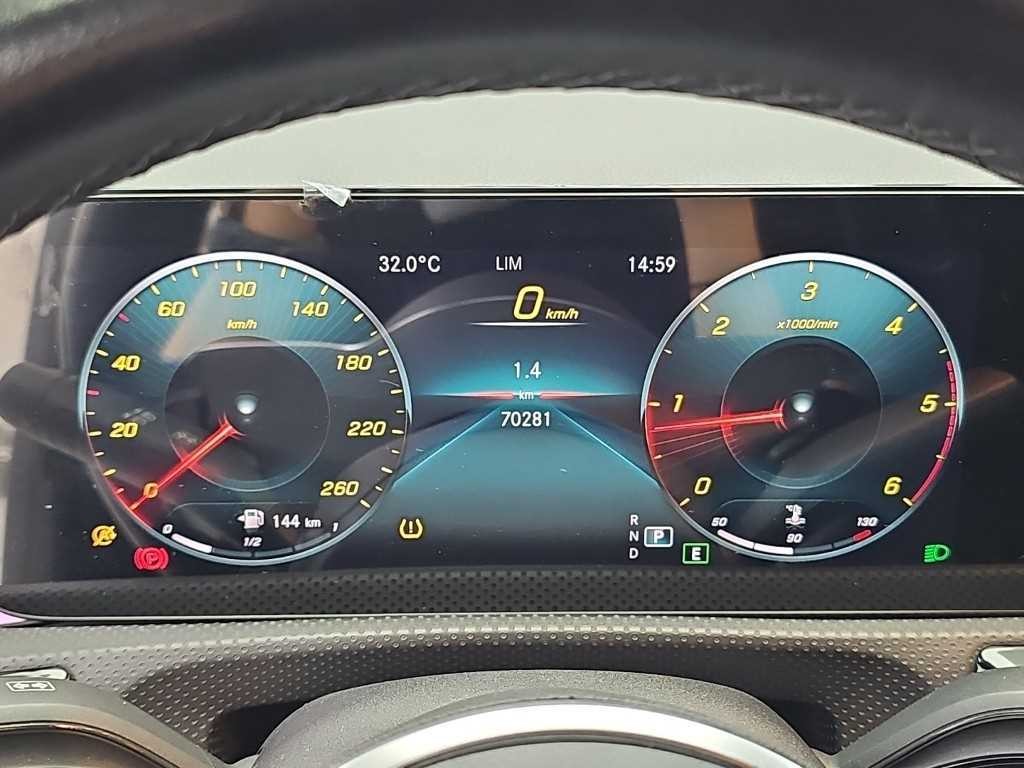 벤츠 A 클래스 A클래스 W177 A200d 세단 이미지 6