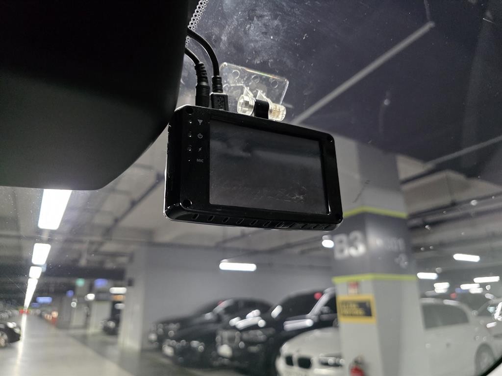 지프 레니게이드 2.0 디젤 리미티드 AWD 이미지 18