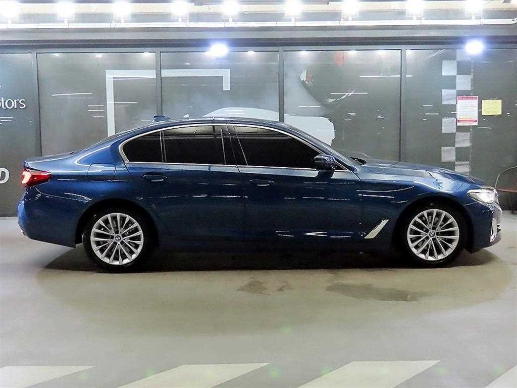 BMW 5시리즈 5시리즈 (G30) 520i 럭셔리 이미지 3