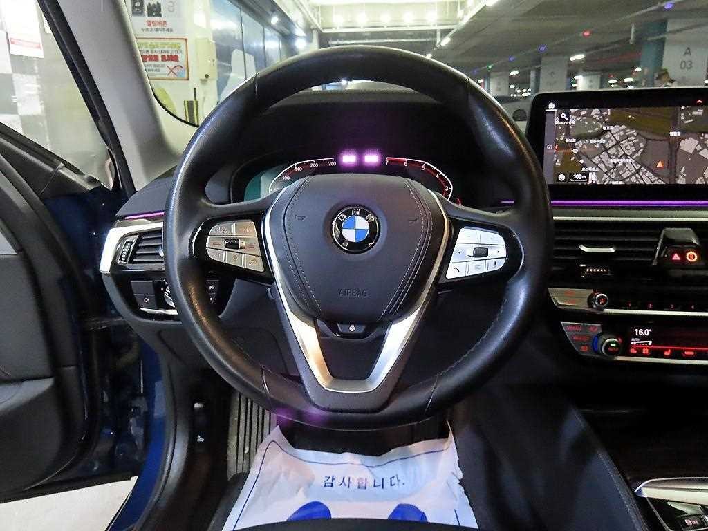 BMW 5시리즈 5시리즈 (G30) 520i 럭셔리 이미지 8