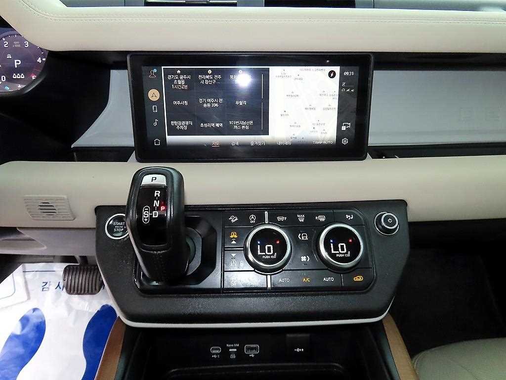 랜드로버 디펜더 디펜더 (L663) D240 SE 이미지 12