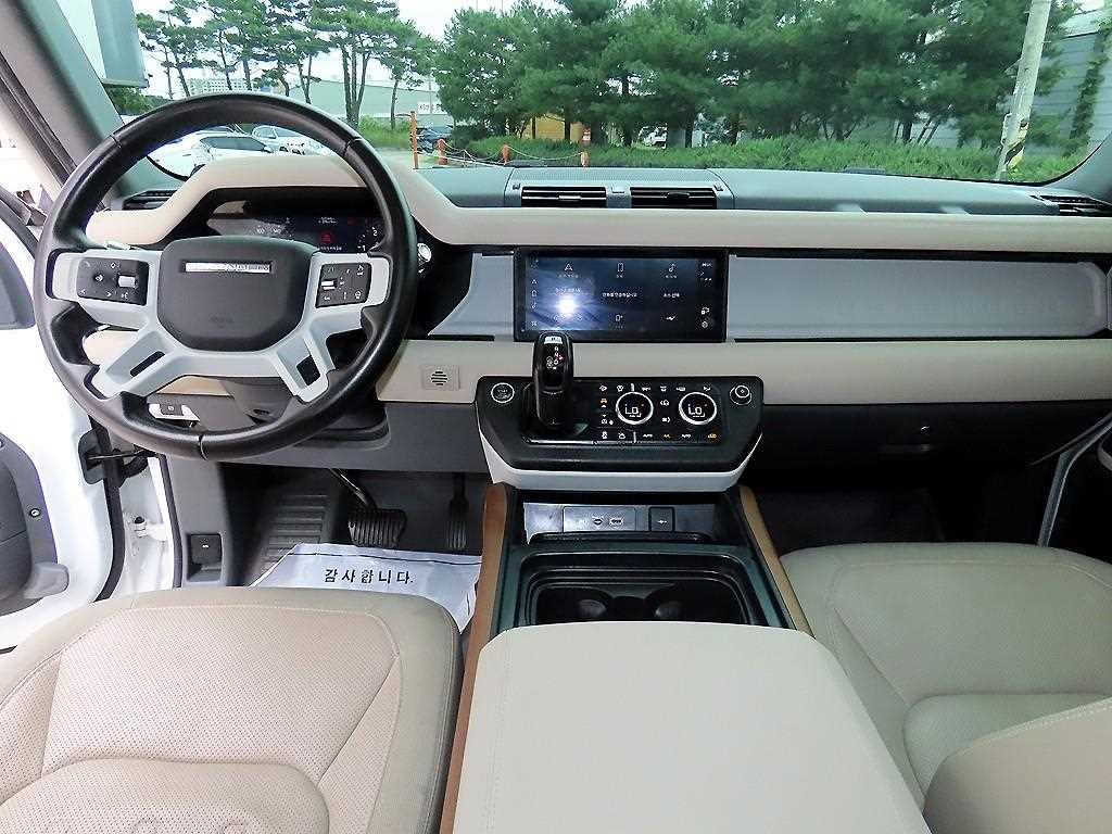 랜드로버 디펜더 디펜더 (L663) D240 SE 이미지 7