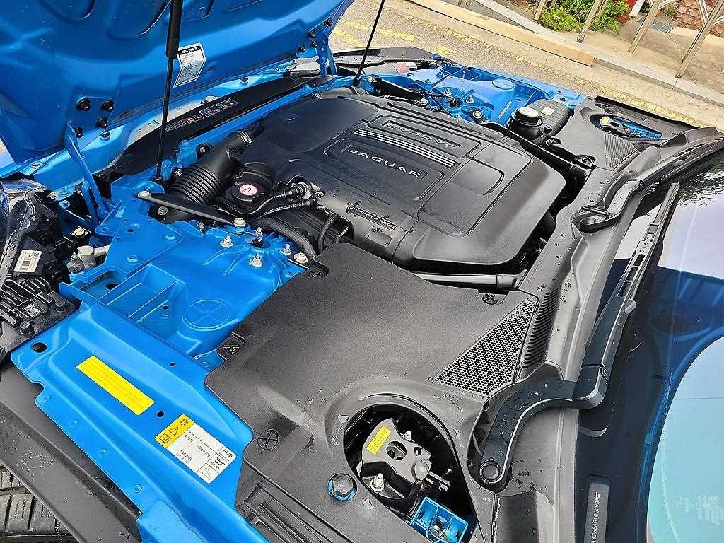 재규어 F-TYPE P380 R-다이나믹 쿠페 이미지 17