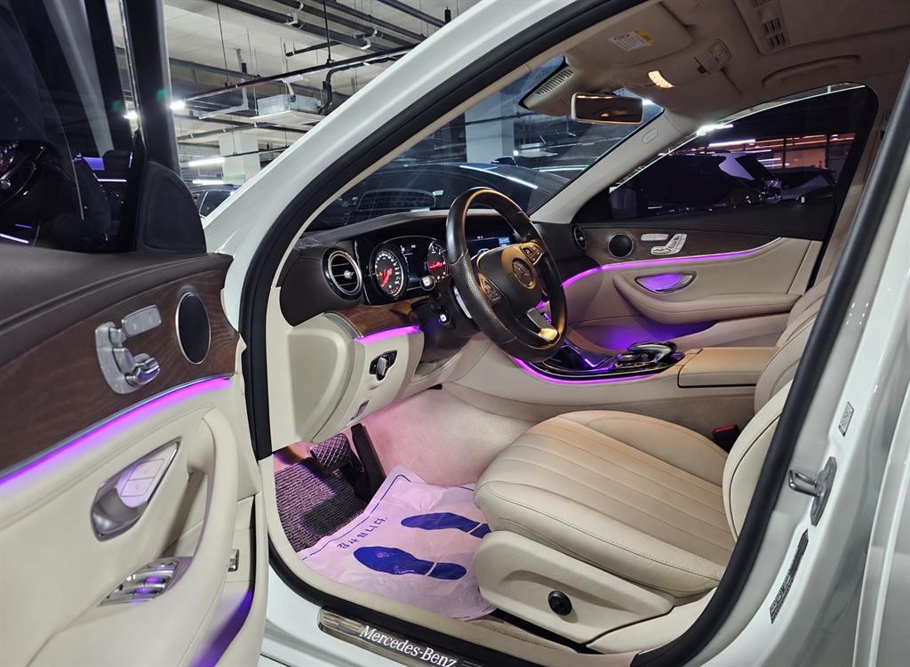 벤츠 E 클래스 E-클래스 W213 E220d 익스클루시브 이미지 1