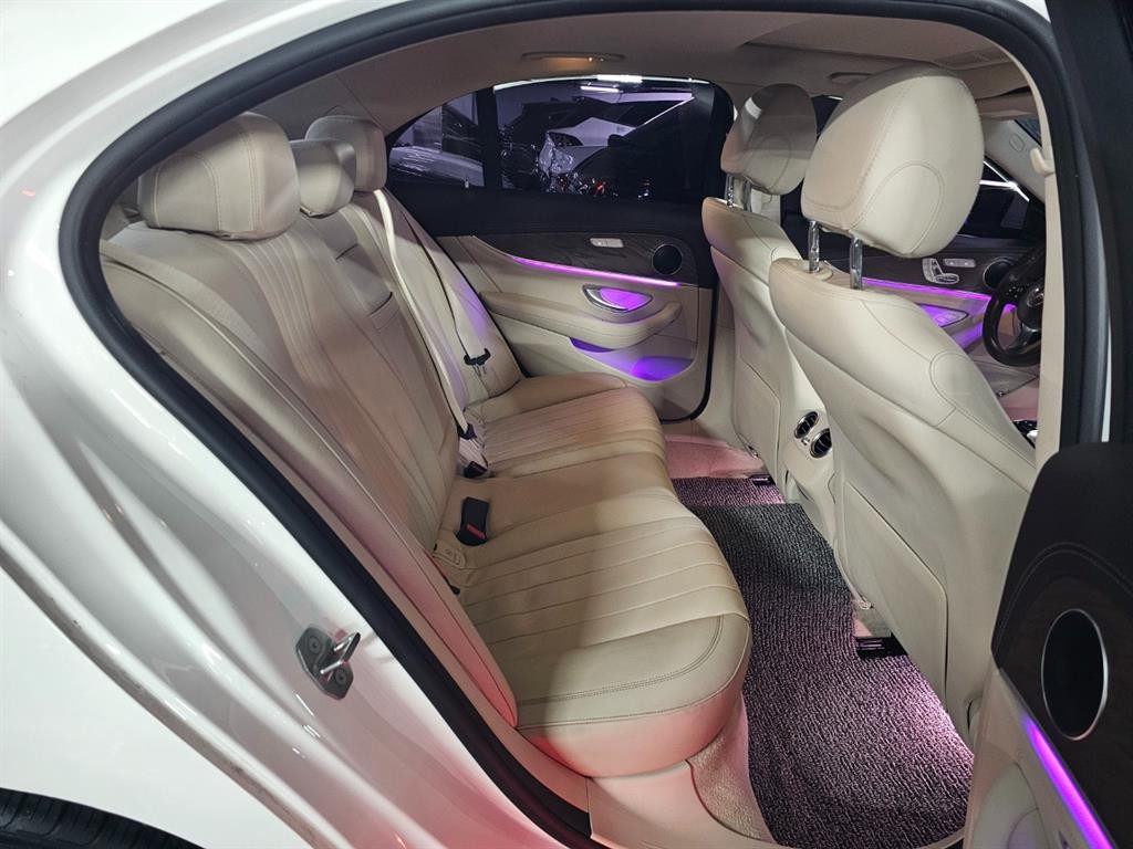 벤츠 E 클래스 E-클래스 W213 E220d 익스클루시브 이미지 12