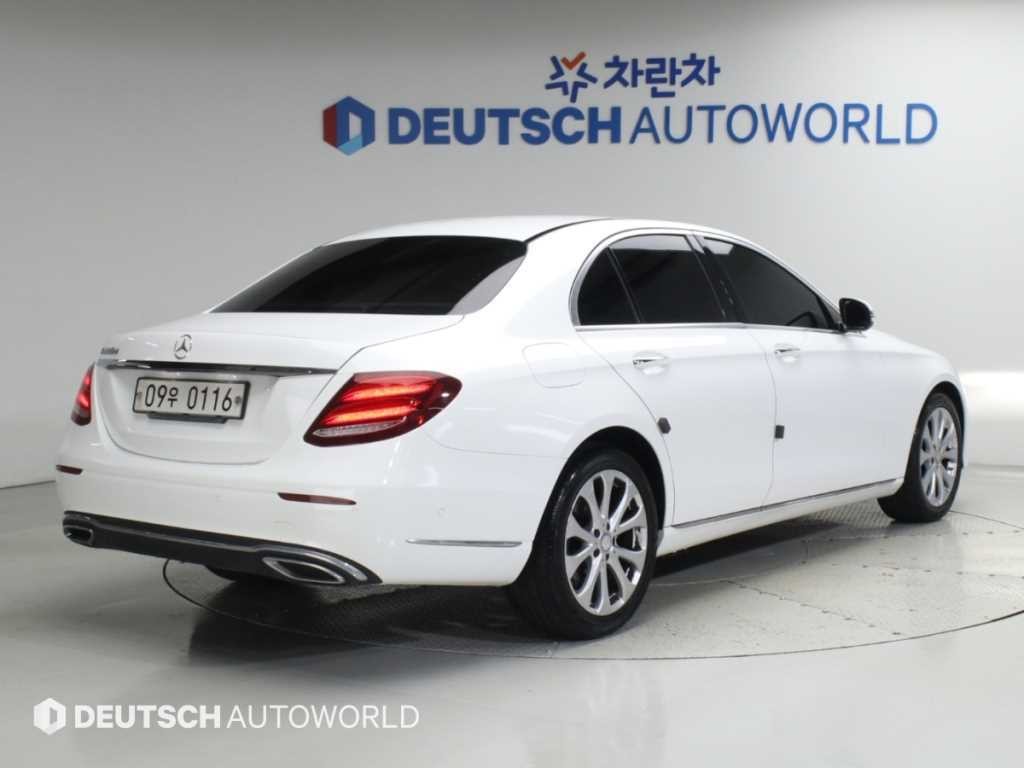 벤츠 E 클래스 E-클래스 W213 E220d 익스클루시브 이미지 3