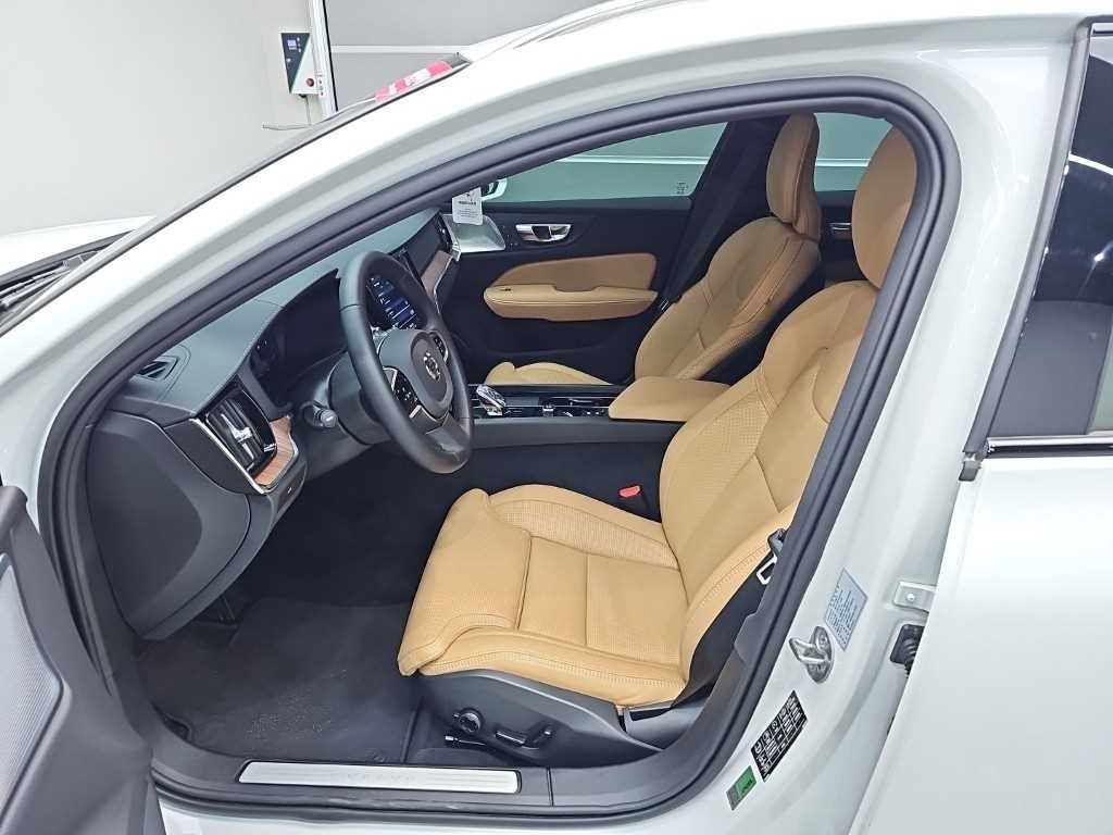 볼보 V60 V60 크로스 컨트리 2세대 2.0 B5 울트라 AWD 이미지 11