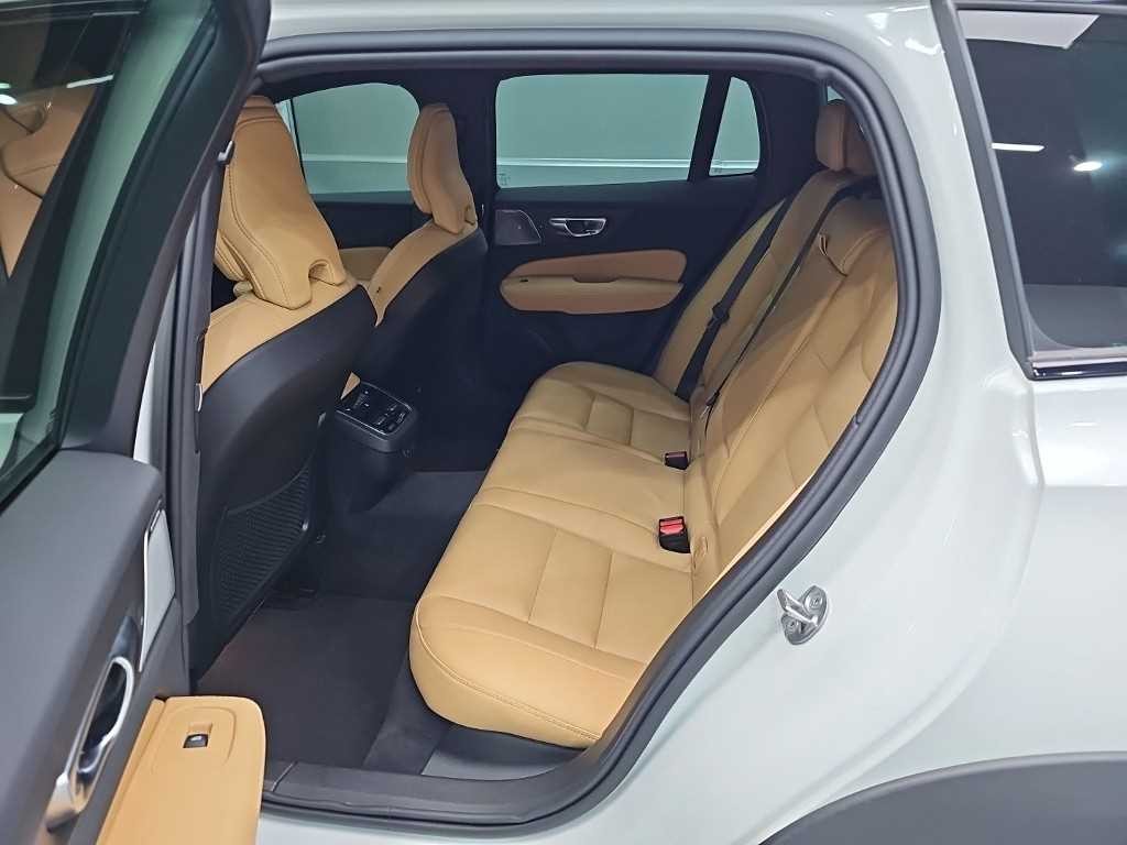 볼보 V60 V60 크로스 컨트리 2세대 2.0 B5 울트라 AWD 이미지 12