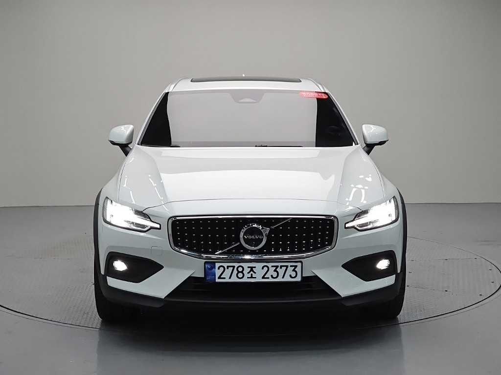볼보 V60 V60 크로스 컨트리 2세대 2.0 B5 울트라 AWD 이미지 2