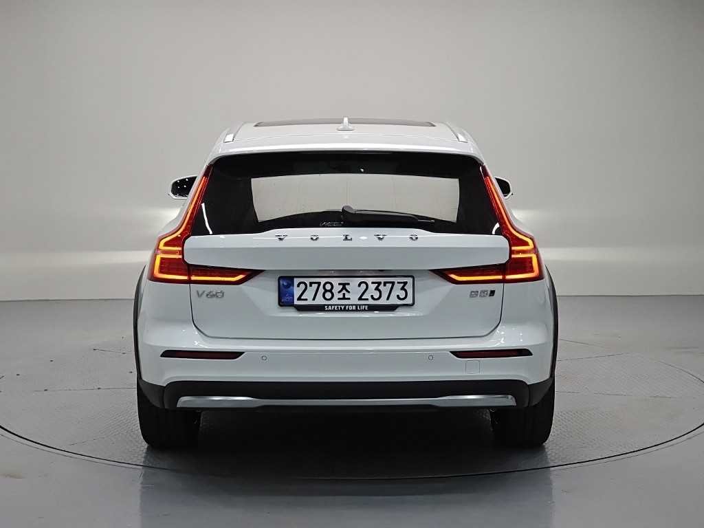볼보 V60 V60 크로스 컨트리 2세대 2.0 B5 울트라 AWD 이미지 3