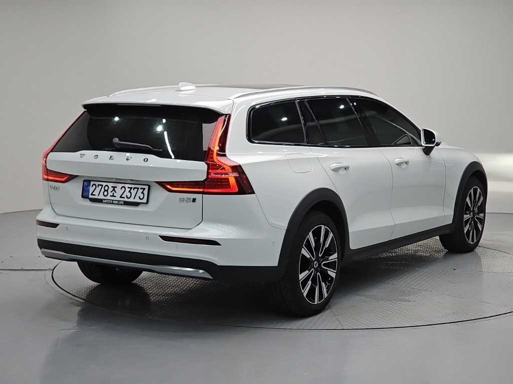 볼보 V60 V60 크로스 컨트리 2세대 2.0 B5 울트라 AWD 이미지 4