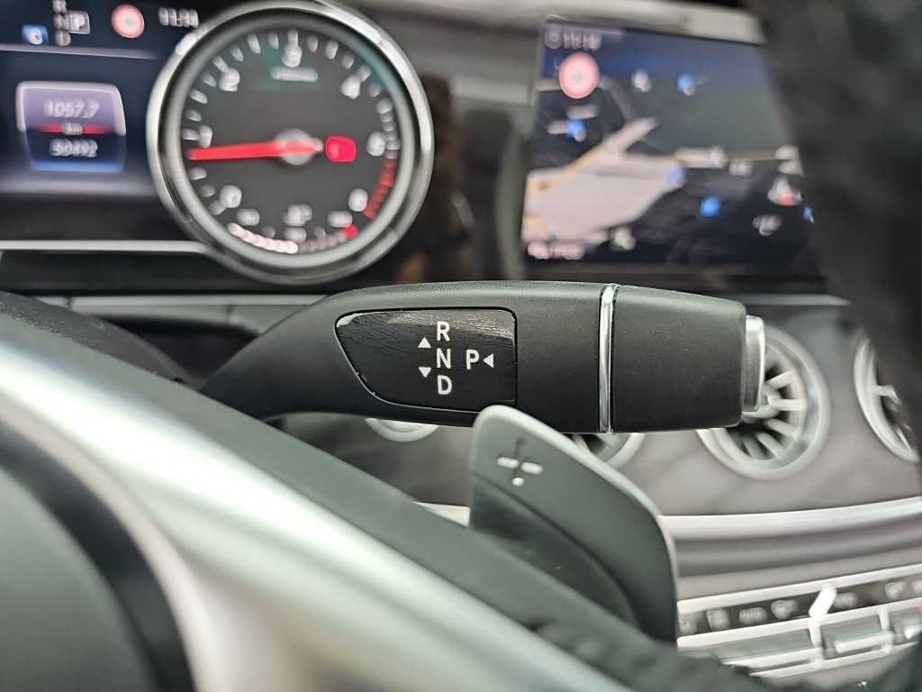 벤츠 E 클래스 E-클래스 W213 E220d 카브리올레 이미지 8