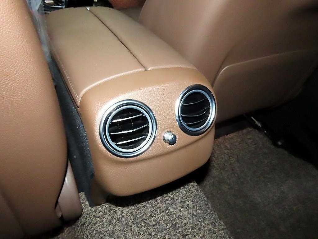 벤츠 E 클래스 E-클래스 W213 E300 아방가르드 이미지 16