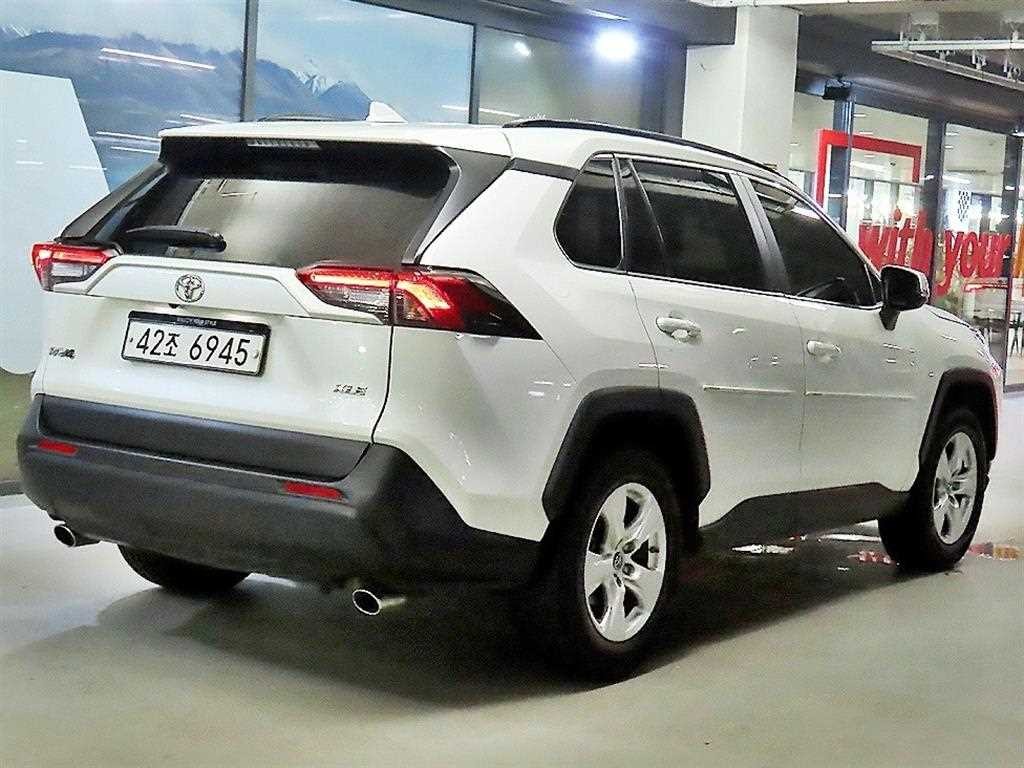 토요타 라브4 RAV4(5세대) 2.5 2WD 이미지 4