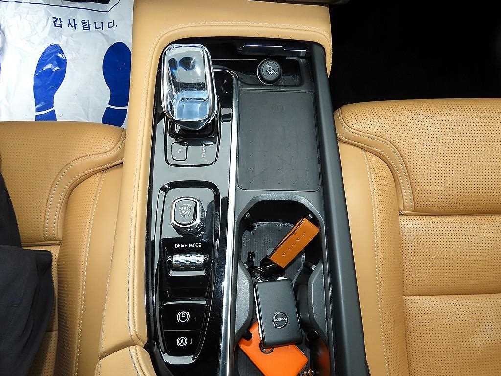 볼보 XC90 XC90 2세대 2.0 T8 AWD 인스크립션 이미지 10