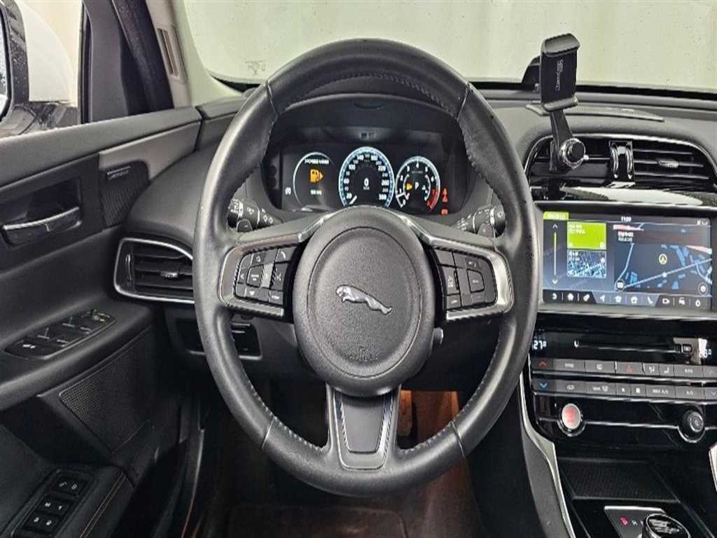 재규어 XE 2.0T 프레스티지 이미지 13