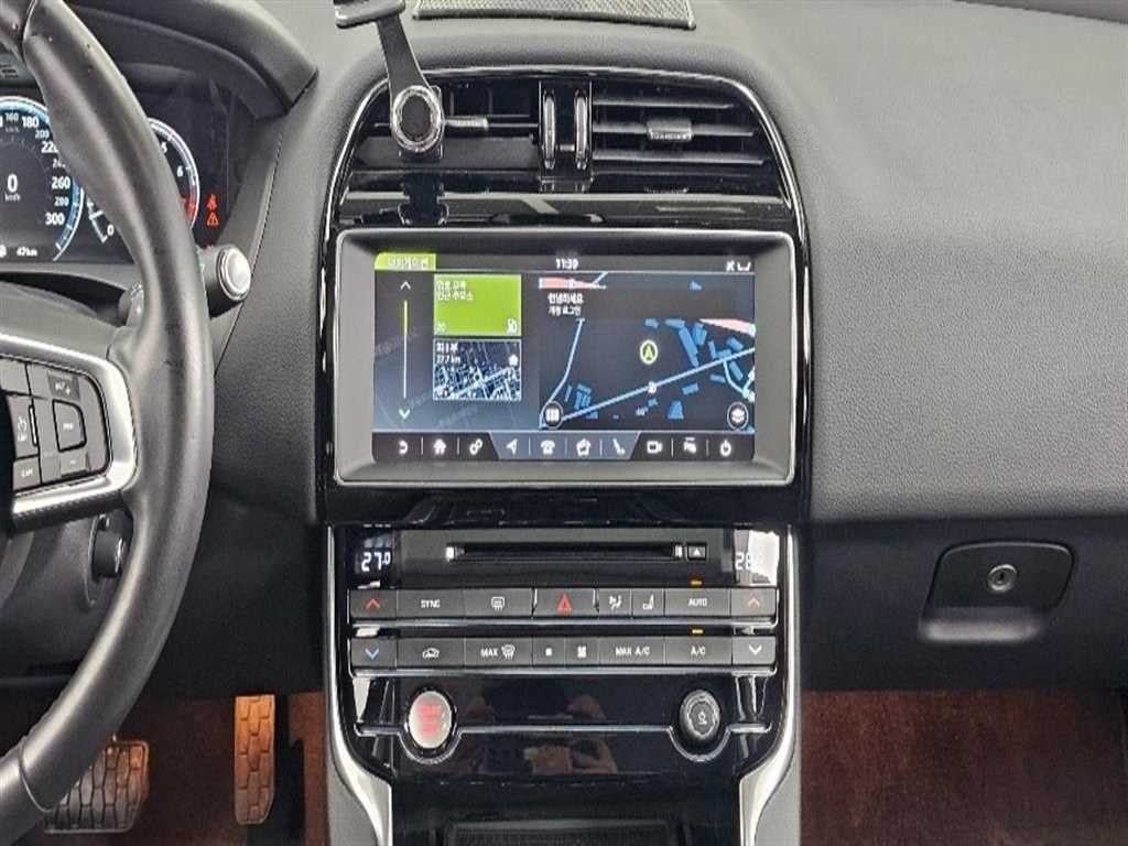 재규어 XE 2.0T 프레스티지 이미지 14