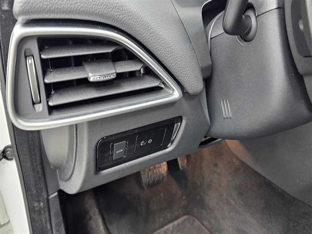 재규어 XE 2.0T 프레스티지 이미지 17