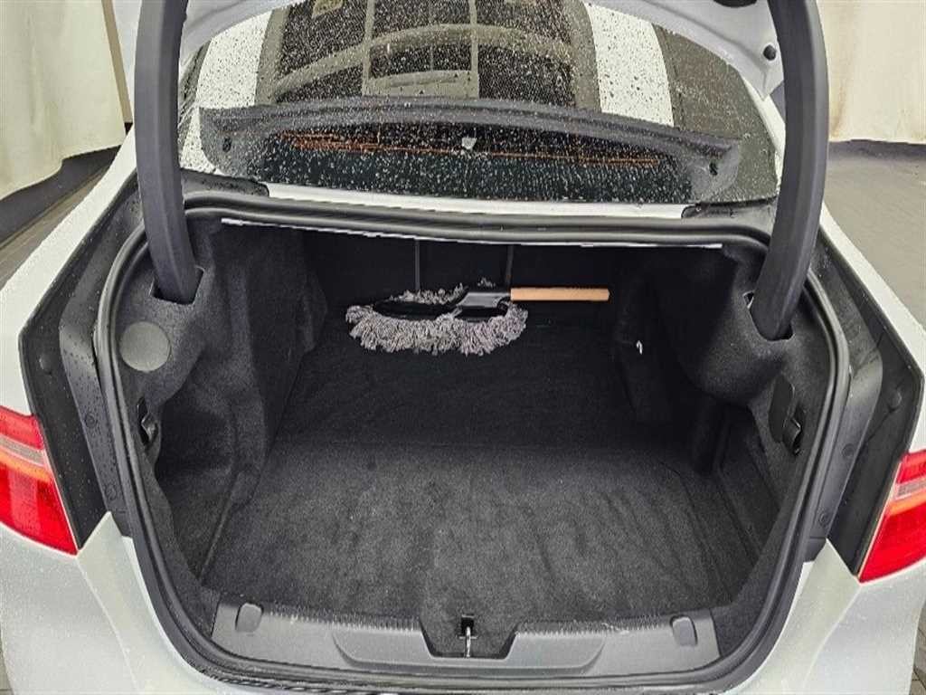 재규어 XE 2.0T 프레스티지 이미지 20
