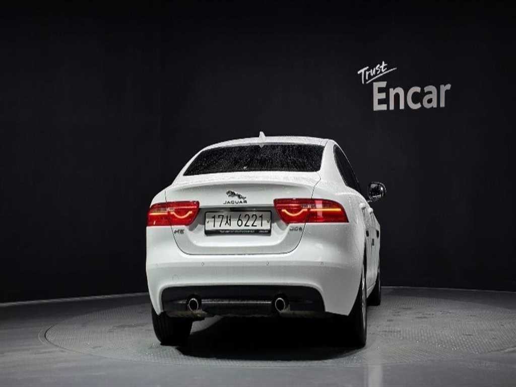 재규어 XE 2.0T 프레스티지 이미지 4