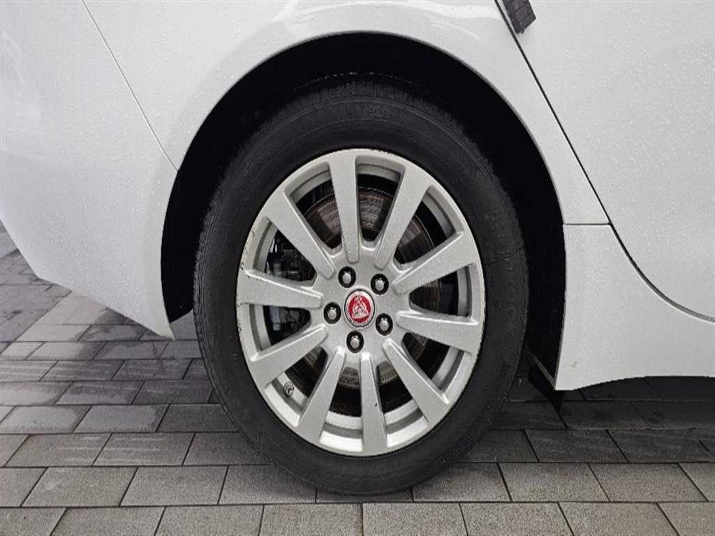 재규어 XE 2.0T 프레스티지 이미지 5
