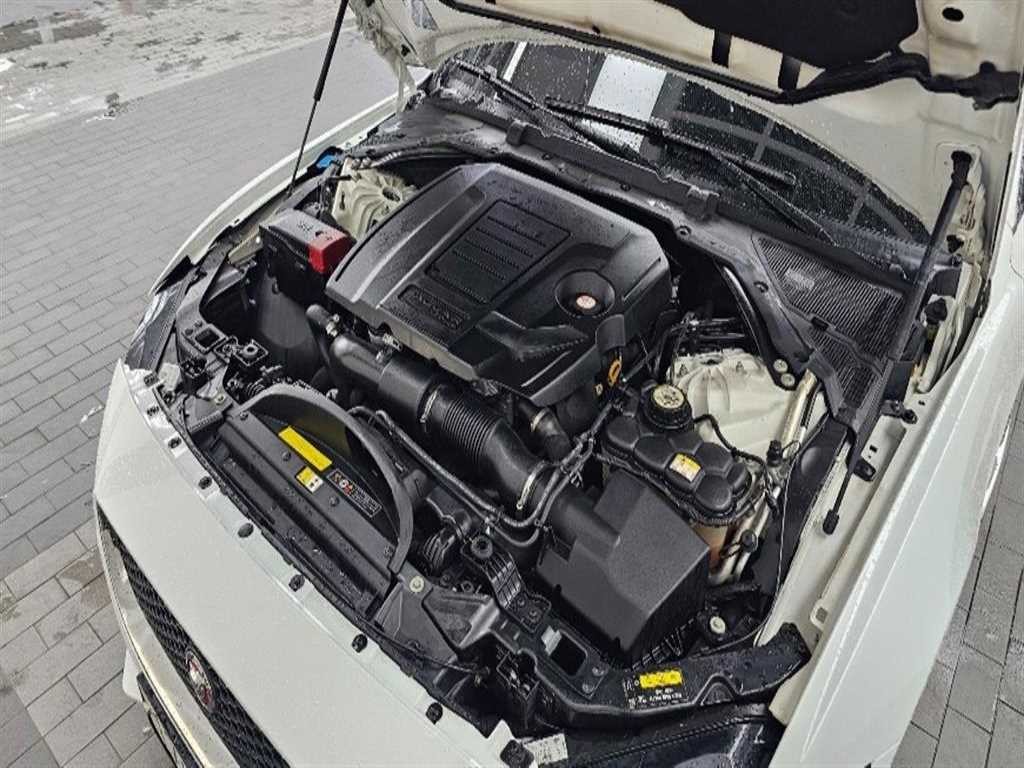 재규어 XE 2.0T 프레스티지 이미지 6