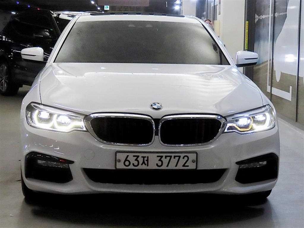 BMW 5시리즈 5시리즈 (G30) 520d xDrive M 스포츠 플러스 이미지 2