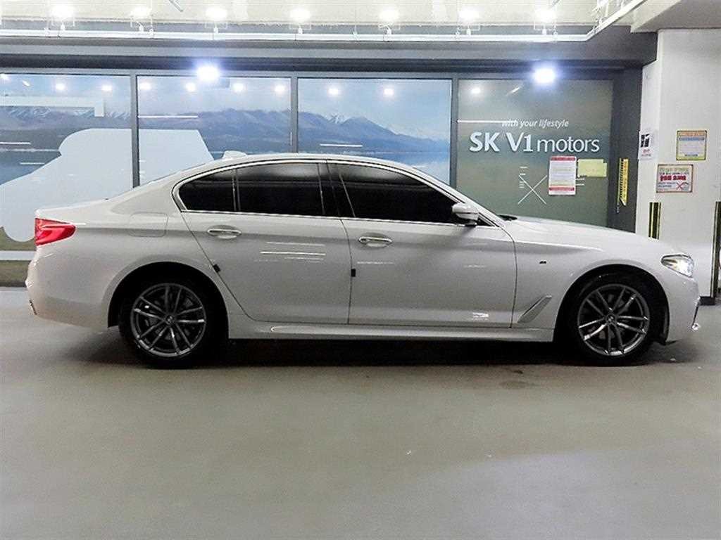 BMW 5시리즈 5시리즈 (G30) 520d xDrive M 스포츠 플러스 이미지 3