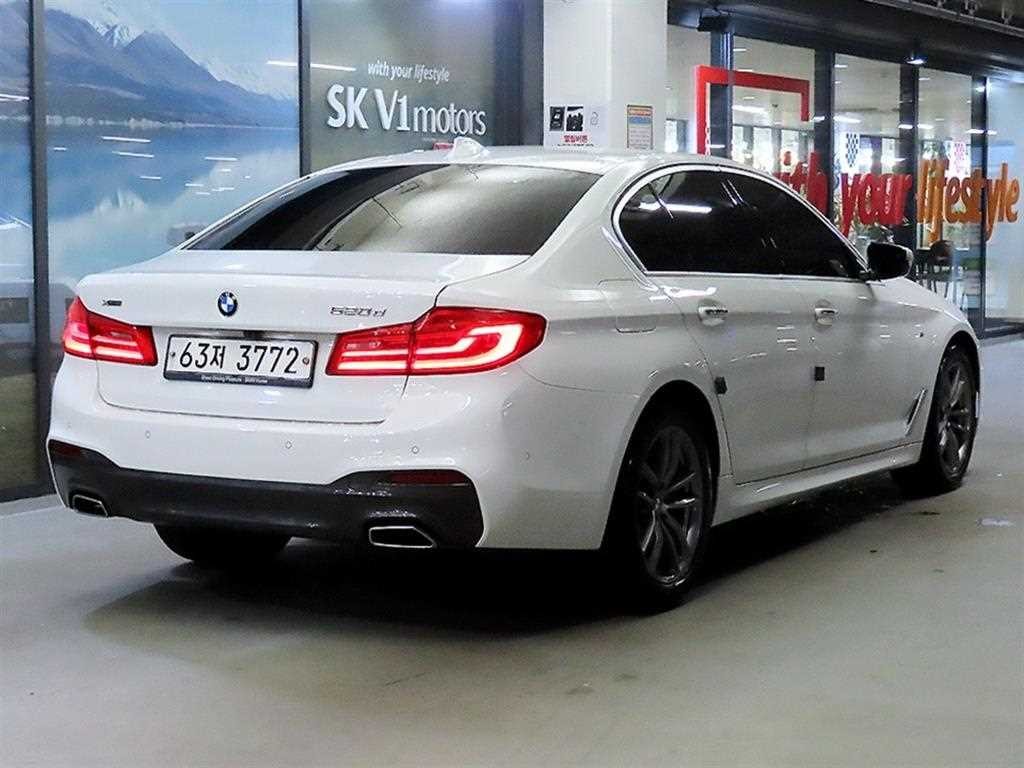 BMW 5시리즈 5시리즈 (G30) 520d xDrive M 스포츠 플러스 이미지 4