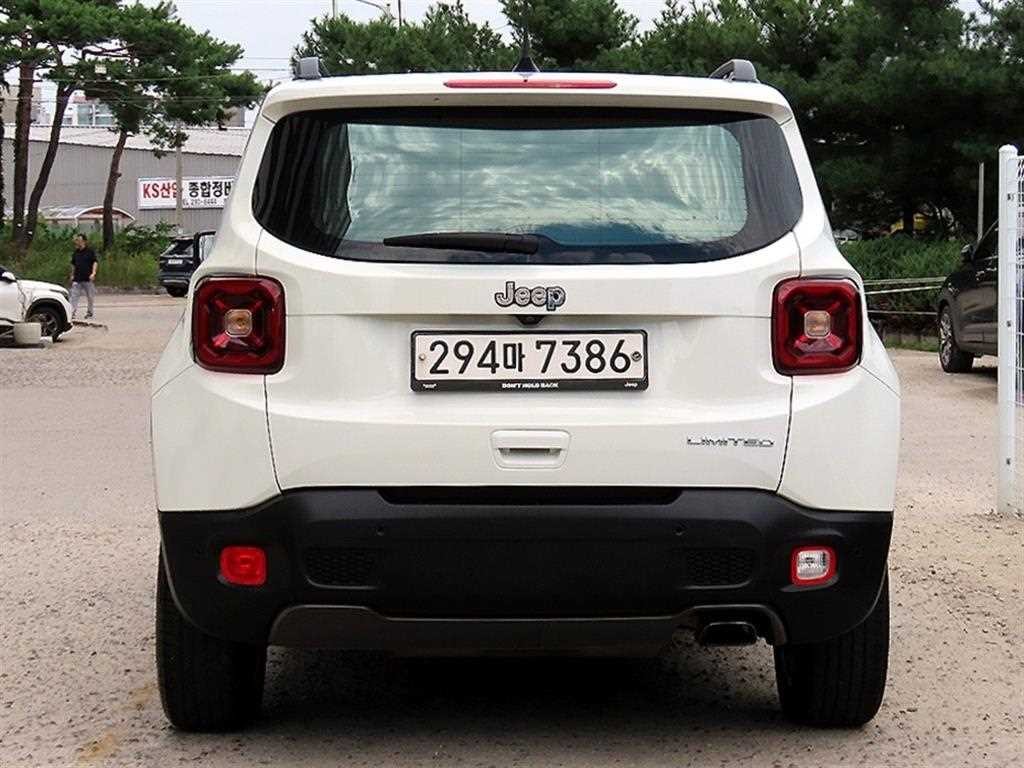 지프 레니게이드 2.4 론지튜드 기본형 이미지 4