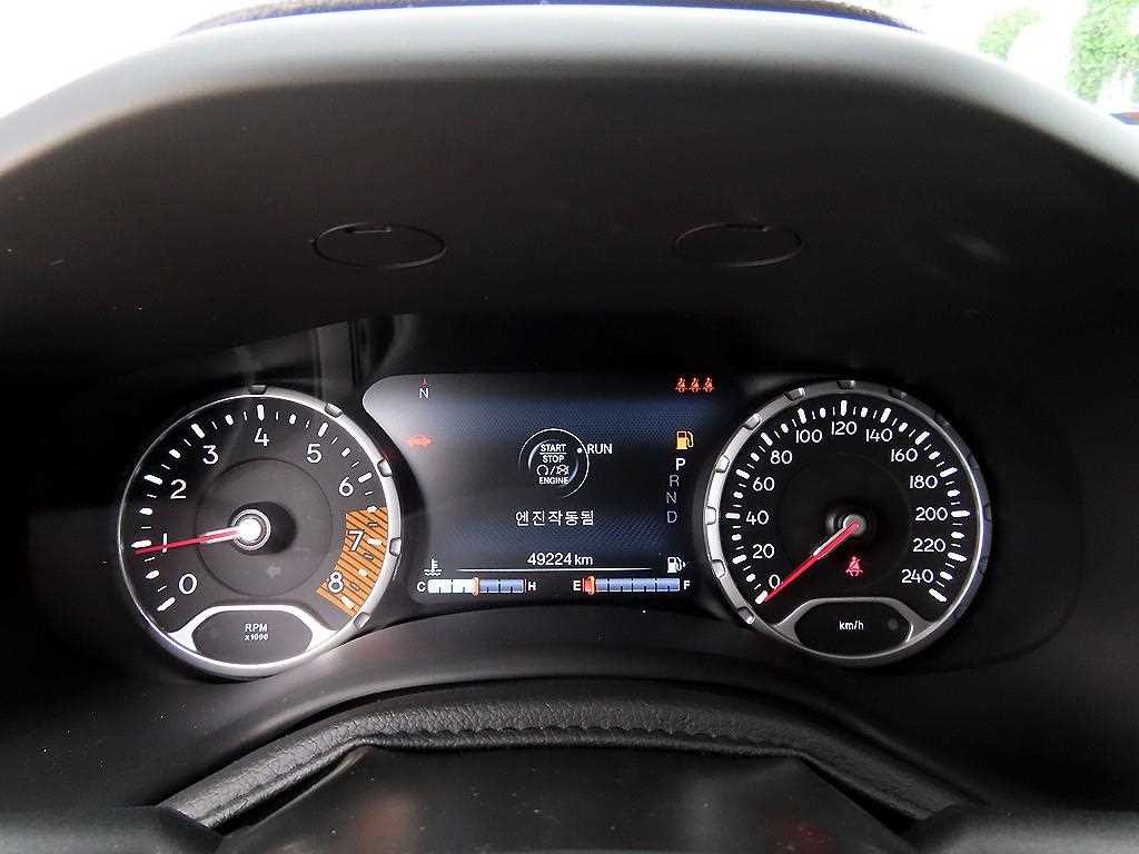지프 레니게이드 2.4 론지튜드 기본형 이미지 9