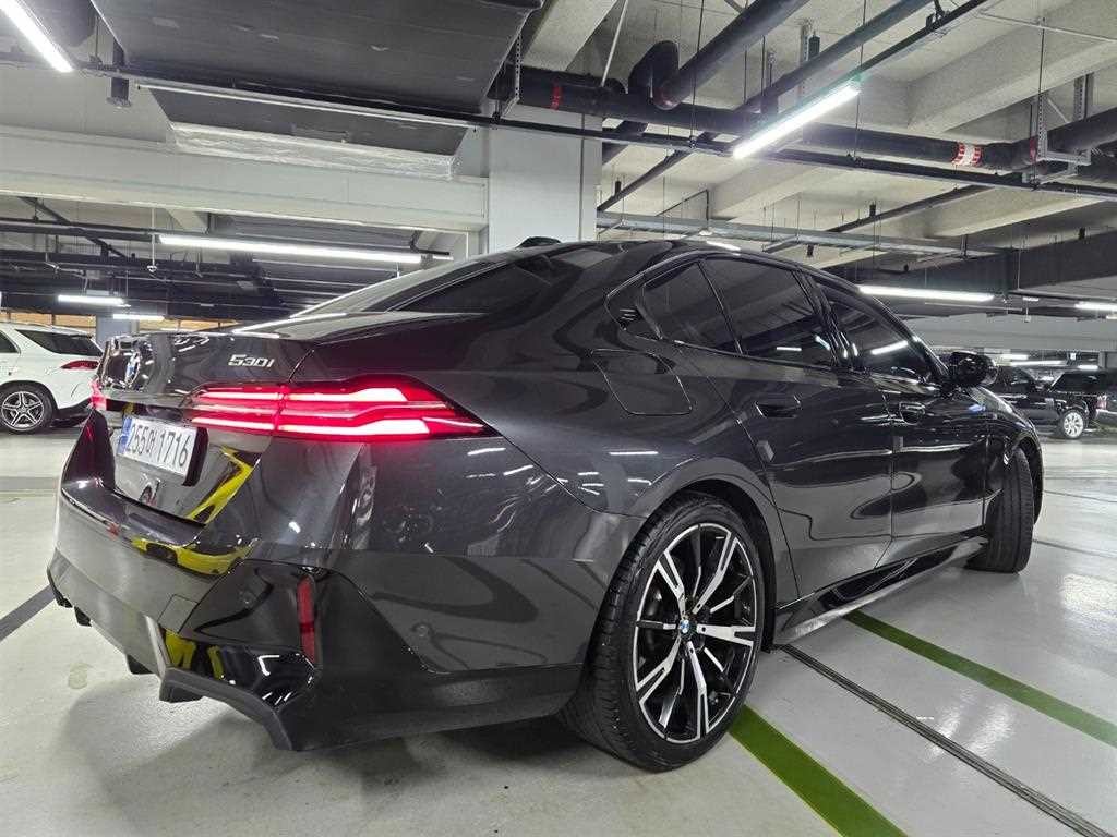 BMW 5시리즈 5시리즈 (G60) 530i xDrive M 스포츠 이미지 4