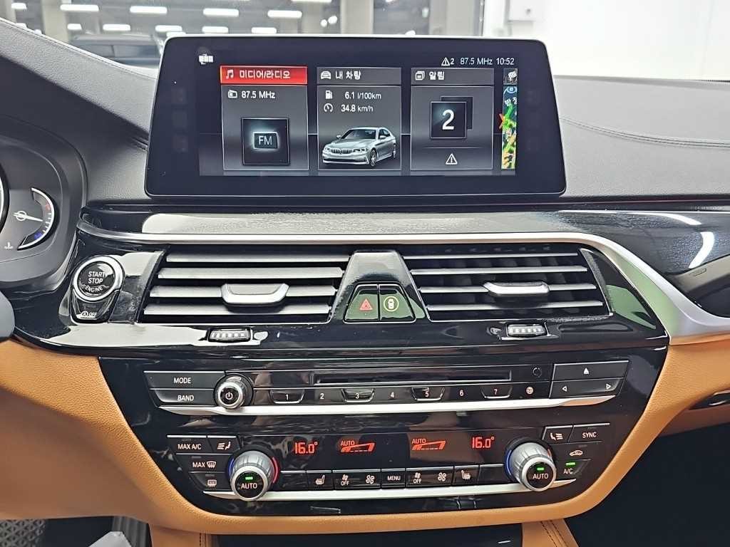 BMW 5시리즈 5시리즈 (G30) 520d 럭셔리 스페셜 에디션 이미지 10