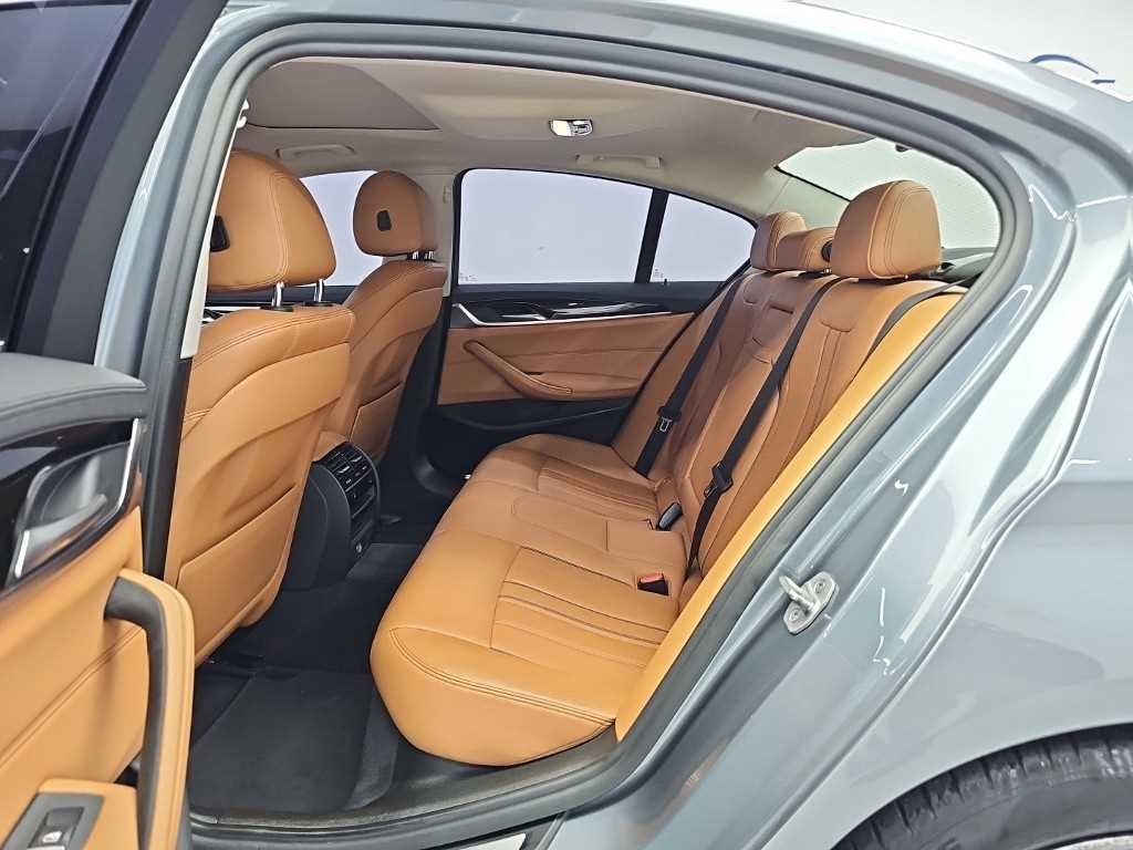 BMW 5시리즈 5시리즈 (G30) 520d 럭셔리 스페셜 에디션 이미지 12