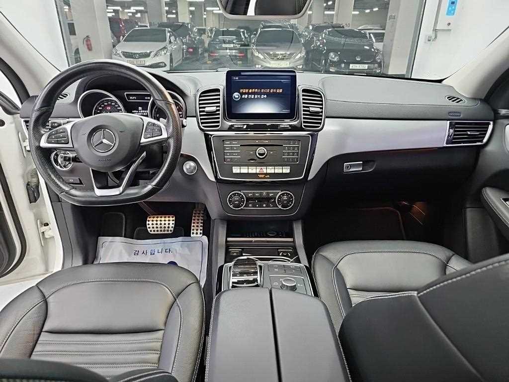 벤츠 GLE 클래스 GLE 클래스 W166 GLE 350 d 4MATIC 쿠페 이미지 8