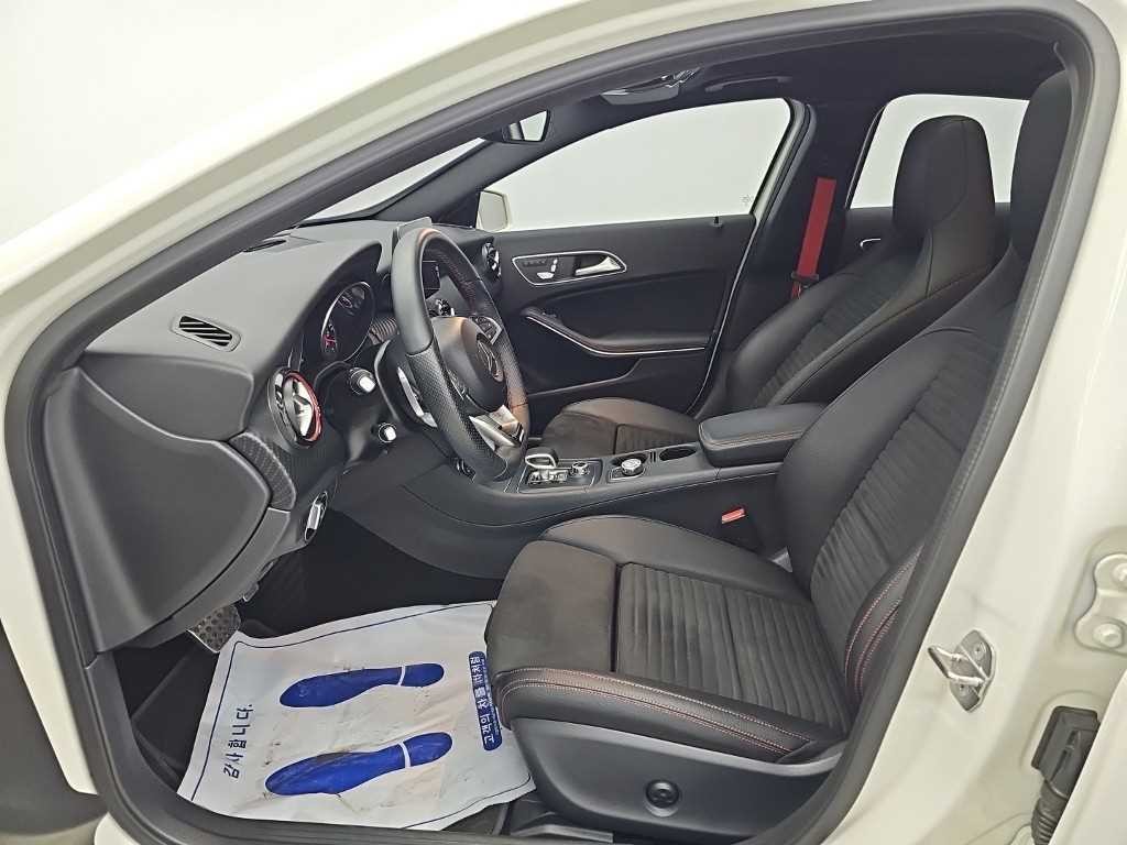 벤츠 A 클래스 A클래스 W176 A45 AMG 4MATIC 이미지 12