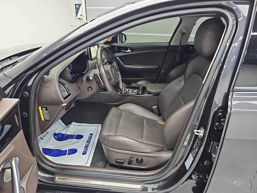기아 스팅어 가솔린 2.0 터보 2WD 플래티넘 이미지 11