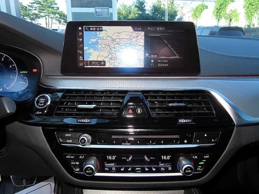 BMW 5시리즈 5시리즈 (G30) 520d M 스포츠 플러스 이미지 14