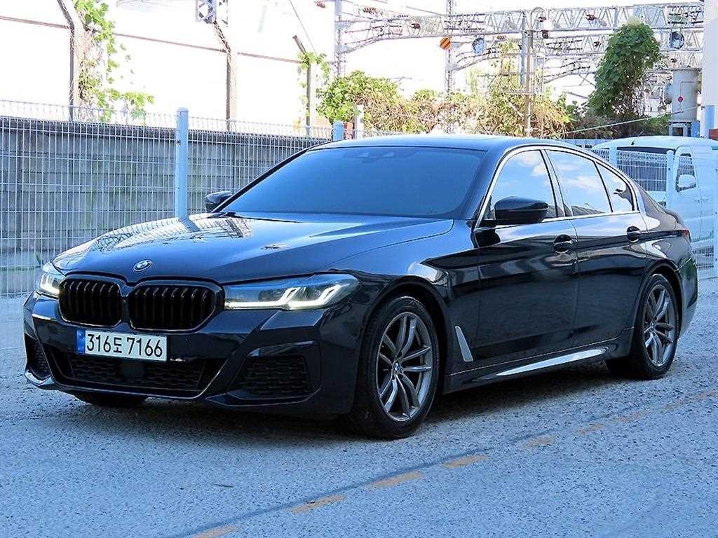 BMW 5시리즈 5시리즈 (G30) 520d M 스포츠 플러스 이미지 2